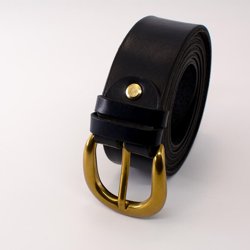 Belt with gold round buckle